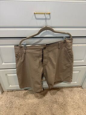 Kuhl Men's Stretch Flat-Front Tan Shorts